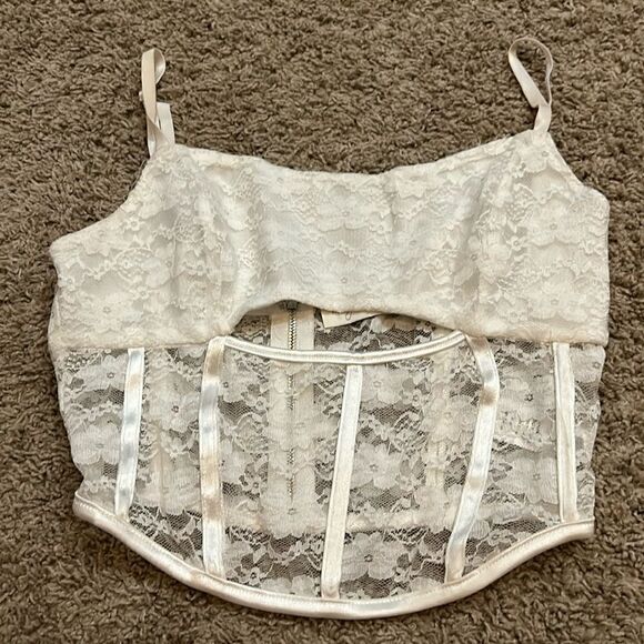 White sheer lace top. Size S - Picture 1 of 6
